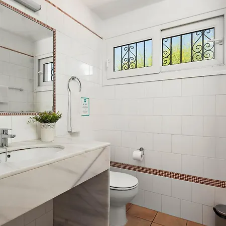 Ribes * بينيبيكا